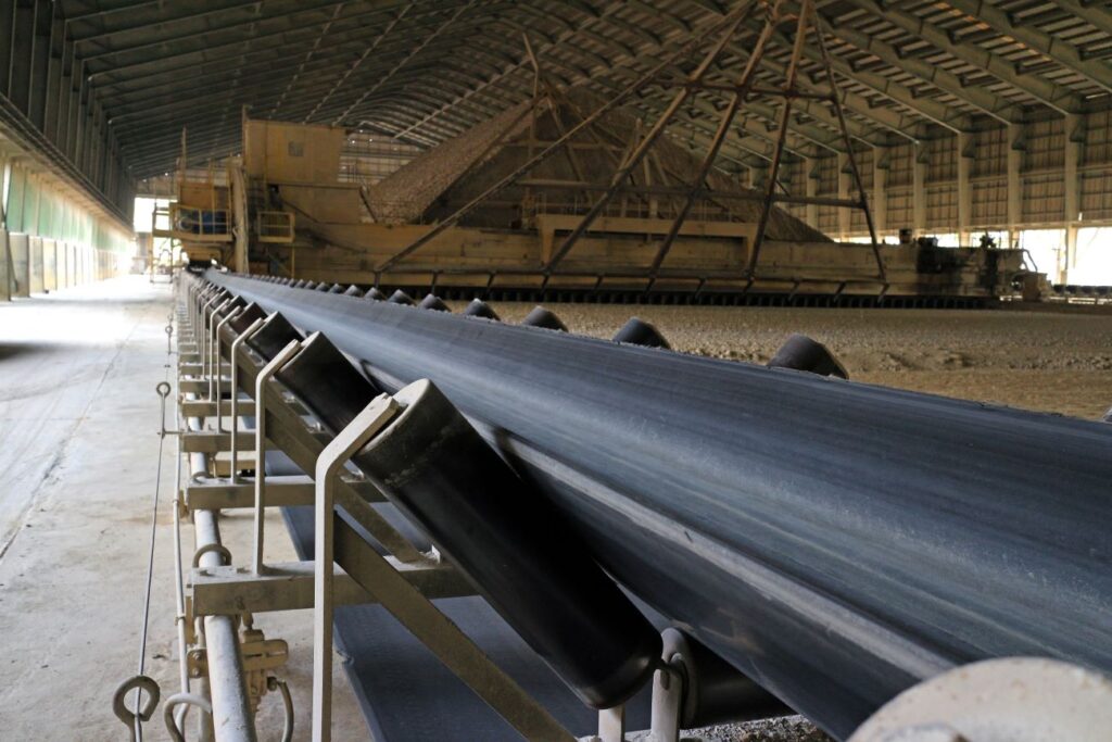 rubber carrying conveyor belt for crushing rock