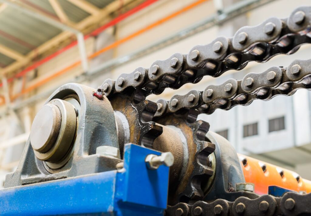 the mechanism of the chain transmission. bearing, drive shaft, gear and chain lubrication